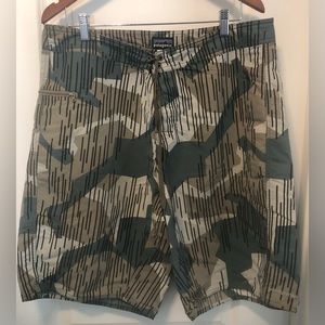 Patagonia Men's 100% Nylon Polyamide Digital Camouflage Board Shorts Size 36 EC